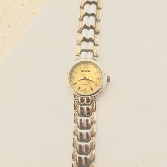 GENEVA Quartz Watch - Picture 5 of 6